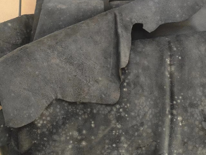 皮革